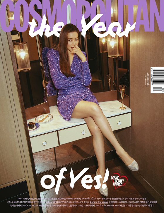 Actor Lee Ha-nui has accessorised the cover of the December issue of fashion magazine Cosmopolitan.Lee Ha-nui in the public picture showed various charms by digesting glamorous and colorful concepts that match the holiday look at the end of the year.He showed a positive attitude without getting tired until the end of the shooting schedule that lasted until late, and he led the atmosphere of the filming scene.Lee Ha-nuis interviews with the pictorials can be found in the December 2021 issue of Cosmopolitan.
