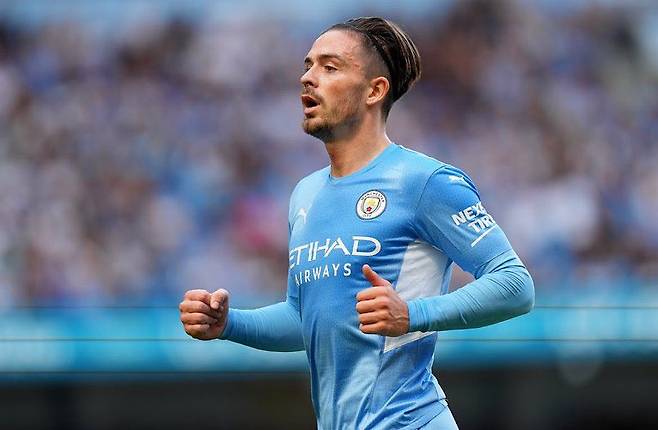 지난 15일(이하 한국시각)과 17일 영국 매체 더 선에 따르면 잭 그릴리쉬가 여자친구를 두고 여러 명의 여성들과 바람이 났다.그릴리쉬의 경기장면. /사진=잭 그릴리쉬 트위터