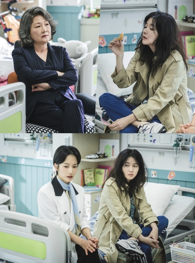 The Old Scout Lee Yeong-ae and Kim Hae-sook make Confidential Assignment to catch Murderma Kim Hye-joon.JTBCs Saturday drama Gu Kyung-i (directed by Lee Jung-heum/playplayed by Sung Cho-i/production Keith, Group Eight, JTBC Studio) features suspicious characters who are not familiar with the inside, causing viewers to wonder.One of them is Kim Hae-sook, who is called Yonggukjang.Yong-guk, who first appeared in the bathhouse with a dragon tattoo on his back, emanated an unusual force with his presence alone.And he told Lee Yeong-ae to catch Murderma Kei (Kim Hye-joon) and give him information.The scary Murderer is just killing people, and someone should catch it, he seems to be apostle of justice, but the appearance of the dragon in the black curtain makes me wonder what the intention is.Meanwhile, Keis Murder is once again predicted in the 7th episode of Gugyeongi, which will air on November 20, which creates tension.The team members would not believe him, either. The suspicious caliber attracts him to the Yonggukjang to focus his attention on what kind of operation he is doing.The scene where the production team released the photo together with the spectators, Yong-guk, and Na Je-hee (Kwak Sun-Young) forms a strange atmosphere.They gathered to catch Kei, but they seem to be thinking differently.Earlier, Yong-guk flashed his eyes when he realized that Keis next Murder target was Gotham (Kim Soo-ro), a lawyer who is rumored to be running for mayor.Gotham is considered a strong competitor to Yong-Kuks son, who is running for the election. Na Jae-hee revealed his ambition in front of Yong-Kuk, and he guessed that he had a different purpose than Kyung-I.In the meantime, a sharp observation of the sight is captured, amplifying the curiosity toward this Confidential Assignment, which is entangled with their thoughts.