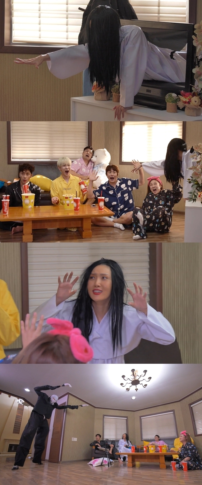 Hwasa is set to take a three-year-old fearful bliss.MBC I Live Alone, which will be broadcast on November 19, will release the August The Rainbow Calendar camera prepared by Hwasa.Hwasa is curious about the preparations ahead of the filming of The Rainbow Calendar.Hwasa has been focusing attention on the ambition that has been hidden since the appearance of I Live Alone, saying, I wanted to make a special feature of fear from the past.Hwasa is the back door of the Mysterious TV Surprise, which has been frequently featured as a horror holy place, and has burned his passion.Hwasa prepares to make up ghosts, and appears through TV like the horror movie Ring. The Rainbow Ones, who were resting peacefully, were featured on TV (?)Hwasa ghosts appeared to scream slander, and they laughed because they were caught in the neck of Mt.At this time, Hwasas diligent movement, which met with water with a horror feature, is caught and causes laughter.Hwasa is the sofa that living and watching everywhere, but on this day, I walk in the middle of the living room, and a psychic photo (?) will be able to emit a rare figure that moves constantly to find the optimal angle for the purpose.The summers eight-hundred ghost returns, thanks to Hwasas horror special: Kian84 summoned the eight-hundred ghosts he had prepared for the summer vacation special.Kian84s precision, which does not miss the time, is raising expectations, saying, This is our last chance. Soon after, the Rainbow Society Ones are getting caught up in the limbs, and attention is rising.