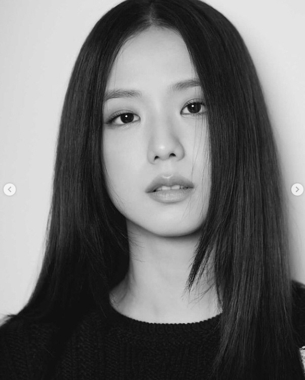 BLACKPINK JiSoo was baptized for a close-up face shot of 51.2 million Followers.JiSoo posted a photo of the new photo on Instagram on Sunday.In black and white, JiSoo has created a cleaner and alluring atmosphere: JiSoos SNS Followers count is 51.2 million.It boasts second place in the domestic star rankings, behind the same group Jenny Kims 57.3 million Followers.Actor Lee Min-ho is ranked first in the mens Followers with 26.8 million and Cha Eun-woo with 24.8 million.JiSoo will challenge acting in earnest by matching his lovers in the JTBC drama Snow Strengthening scheduled to be broadcast in December with actor Jung Hae-in.Sulganggang is a drama about the love story that broke the era of a female college student who concealed and treated him even in the midst of the surveillance and crisis of a prestigious college student who suddenly jumped into a dormitory of a female university in 1987 in Seoul.