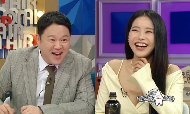 World Class actor Park So-dams age gap beyond the reverse network is revealed.Park So-dam boasts stunning The Electric Affinities, Confessions that she is close to 86-year-old Shin Gu.MBC Radio Star (planned by Kang Young-sun/director Kang Sung-ah), which will be broadcast on November 24, will feature Kim Young-ok, Jung Dong-won, Park So-dam, Sola and special-star Song Hae.Park So-dam is an actor who has shown an irreplaceable presence with the film Parasite, which captivated the world. He is loved for his stable acting skills, regardless of the theater, drama, and film genre.Park So-dam, who has found Radio Star again in five years, will boast of the baby-like reversal and The Electric Affinities.Park So-dam will concentrate his attention on Radio Star by saying that he wanted advice from Mr. Shin Gu for his appearance.Park So-dam is curious about Shin Gu and his 55-year-old age difference and boasts of Chemie like Confessions, his paternal grandfather and granddaughter, who became a Friend.Park So-dam is also from Korea National University of Arts, which boasts a golden lineup of Kim Go-eun, Lee Sang-il and Kim Sung-chul.There is another Han Ye-jong alumni who have recently become hot, he said.Park So-dam will show off his co-star Mamamoo Sola and Kimi, who is united in shaving, to rob his eyes.Park So-dam actually shaved in the movie Black Priests, and Sola showed the shave concept in her first solo single.The two show sympathy talk about the extraordinary move and focus attention.Sola is a female idol concept destroyer who challenged not only shaving but also half-dye hairstyle and straight eyebrows.Solas unconventional move has led to a personal YouTube channel with 3.35 million subscribers.Sola tells me about the unintentionally controversial thing that caused the controversy while shooting strawberry food, and it raises the question of what story it is.