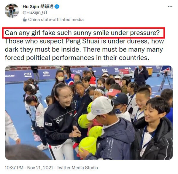중국 관영 환구시보 편집인 후시진의 트윗. '어느 여성이 강압 속에서 저렇게 환하게 웃을 수 있느냐'고 적었다.