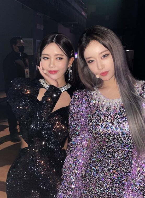 Group T-ara member Qri and the Ji-yeon robbed her eyes with colorful beauty.Qri posted several photos on his instagram on the 24th and reported his recent situation.Qri and Ji-yeon in the photo stare at the camera in a bling-bling colorful costume, as the pair showed off their beauty with celebrity visuals, no matter who looked at them.T-ara is currently working on her new song TIKI TAKA.
