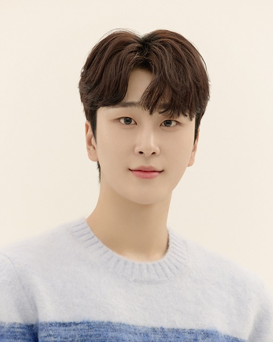 JFL Entertainment, a subsidiary company, released a new profile photo of real rights on the 25th.In the new profile photo, real rights have revealed a variety of charms, from fresh boys to fresh images.Above all, it is a soft charm that reverses the charismatic appearance that was shown on the stage as an idol member.Meanwhile, real rights are the leader of the group Newkid, which has been called South American Stone since its debut in 2019 and has been loved greatly.Newkid is currently focusing on individual activities, and real rights are also active in various fields such as drama and entertainment, and are firmly established as an actor.Web Drama, released last year, appeared in the role of Baek Ho-min, a social early-life, in My Star, proving a wide spectrum of acting.