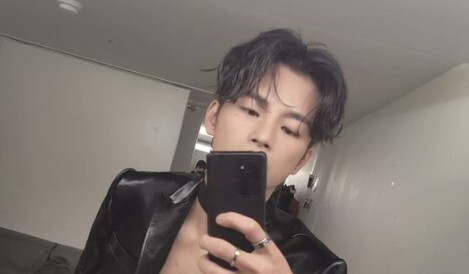 Singer Seo In-guk showed off his watery visualsOn the 26th, Seo In-guk posted several photos of his recent instagram.In the photo, Seo In-guk took a selfie in the waiting room. The pit of Seo In-guk, which perfectly digested the leopard print clothes and suits, was amazing.The netizens showed their fanciness by admiring the small face and wide shoulder line of Seo In-guk.Meanwhile, Seo In-guk chose the movie Wolb Dae-gun as his next film.Wolf Aquarius is a global convoy project that has never seen the mission of transferring the heinous Delinquents, which also gave up Interpol, from the middle of the Pacific Ocean to Korea in three days.Seo In-guk plays The Convict Jongdu, a madness-stricken drama in the play; it is due to crank up at the end of this year.
