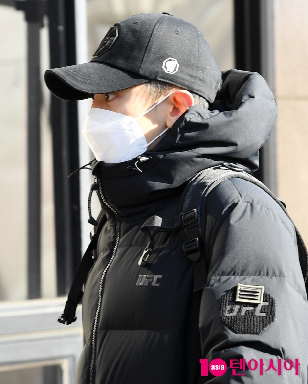 Group EXO Chanyeol, who is serving in the military, arrives for the appearance of the armys musical Maisas Song at the Woori Financial Art Hall in Olympic Park, Bangi-dong, Seoul on the 27th.