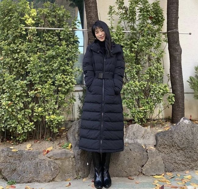 Actor Lim Ji-yeon told her daily life through photos.Lim Ji-yeon posted two photos on his instagram on the afternoon of the 27th, attracting the attention of his followers.Looking at the photo she posted on the day, Lim Ji-yeon is wearing a thick black padding jumper and smiling at all sides.Lim Ji-yeon wrote, Its Flu.Be careful with your Flu.Meanwhile, Lim Ji-yeon is meeting with the audience with the movie The Fluid Defector (director Yoon Jae-geun), which is currently being screened in Theaters.Lim Ji-yeon SNS