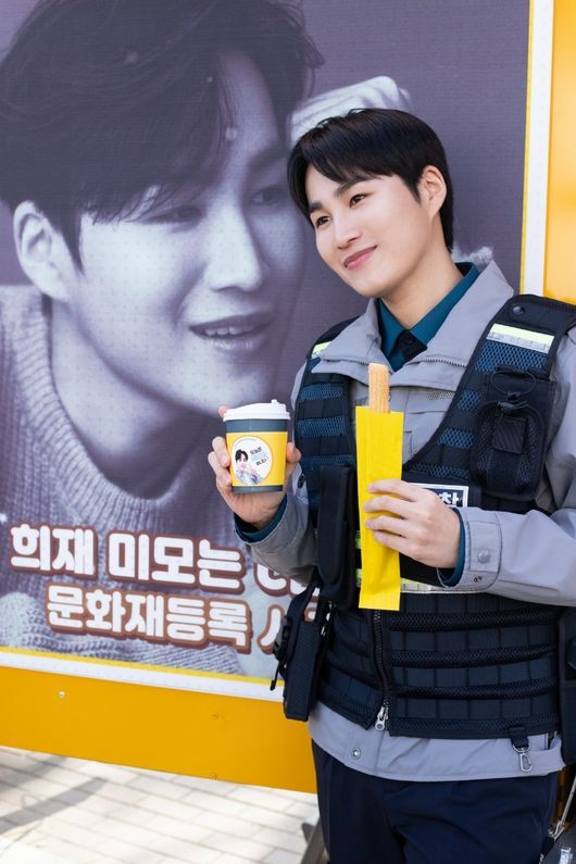 Kim Hie-jae, who was on the first Acting Top Model, thanked the fans.Kim Hie-jae released a photo of the recent MBC drama From Now, Showtime! (playplayplay by Ha Yoon-ah, directed by Lee Hyung-min, Jung Sang-hyo).The first support of the star prepared to Cheering Kim Hie-jae was to prepare lunch boxes, snacks, and coffee tea with some Like It Hot and present it to the Showtime team from now on.Kim Hie-jae, who received his first support for his debut, expressed his sincere gratitude to the official fan cafe.From now on, Showtime! is a comic investigative drama about the ghosts of Charismatic magician Cha Cha Cha-woong and a hot-blooded female constable Goslehae (Jin Ki-ju) with a new power.In the drama, Kim Hie-jae is divided into the youngest police officer Lee Yong-ryul, a patrol partner of the heroine Gosle Sea, and a powerful police box with a sense of justice and a strong personality.Kim Hie-jae started filming in mid-October and is working hard to shoot even in the chilly weather.Kim Hie-jaes official fan cafe Hee-Rang recently Cheered Kim Hie-jaes first Actor Top Model by sending lunch boxes, snacks and coffee tea to the filming site.Fan club has spent some Like It Hot young Cheering, following the strictly managed Drama set rules in accordance with the Corona 19 anti-virus rules and not minding the longer waiting time to deliver lunch boxes.Kim Hie-jae also thanked the fans several times and released a certification shot for the fans with some Like It Hot.Kim Hie-jae said, I am sincerely grateful to the fans who cheer up the first Drama Top Model. I will always repay you with Do best.Kim Hie-jae, wearing a police suit, has now raised expectations for the role of Lee Yong-ryul, the youngest character in the drama, that the atmosphere of the Actor resembles Kim Hie-jae.Director Lee Hyung-min and other filming staff also visited the cold weather and gave thanks to the Fan club for presenting the solidity.Meanwhile, Showtime! Is already one of the most anticipated works next year, including being sold to overseas OTTs in more than 190 countries around the world before shooting.