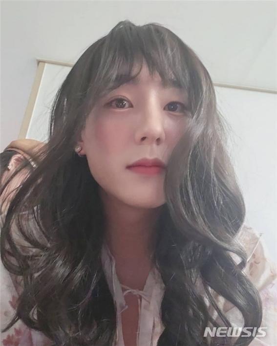 On the first day, Kwak Si-yang said to his instagram account, Lets not bet on a lady. Cha Jae-hyuk, Cha Jae-soon. There will be some controversy. Ps.Delete the controversy. In the photo, a woman (?) full of pure charm takes a selfie.Especially, Kwak Si-yang, who has been dressed up, does not feel any sense of incongruity, and it gives admiration to those who see it.On the other hand, Kwak Si-yang is currently in charge of Cha Jae Hyuk in JTBC Mon-Tue drama Idol.
