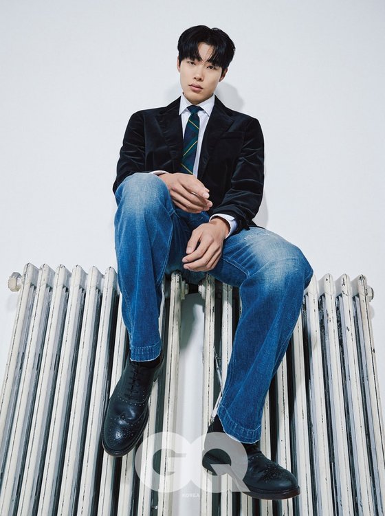 Ryu Jun-yeol was named the main character of the mens magazine Zikyu Korea 2021 Man of the Year.Ryu Jun-yeol led the attention with a pictorial picture that shows the mood of Ryu Jun-yeol as a pictorial artisan.Jeans and Full Metal Jacket were perfect fits, and full metal jacket and Mustang, which made the season feel, showed a unique visual with luxurious yet stylishness.Ryu Jun-yeol said in an interview after the filming, Genre movies are thoroughly calculated and there is a point where you have to show this in this scene, and in the case of No Longer Human, it was important to come out of the situation and Feeling rather than through such calculation.I was well suited to coach Huh Jin-ho, and Jeon Do-yeon also acted freely according to the situation, so I was able to follow Feeling. Actor, I dont think its important to lock yourself up, limited to artists, and I think Ive become a bit freer, thinking in this direction, he added.Ryu Jun-yeol has lived a little away from others through the recently released JTBC drama No Longer Human, but he is still a youthful steel who is still worried about happiness and craving for happiness.It was well received by adding immersion to the drama by conveying authenticity with delicate hot acting that digs into the hearts of viewers.