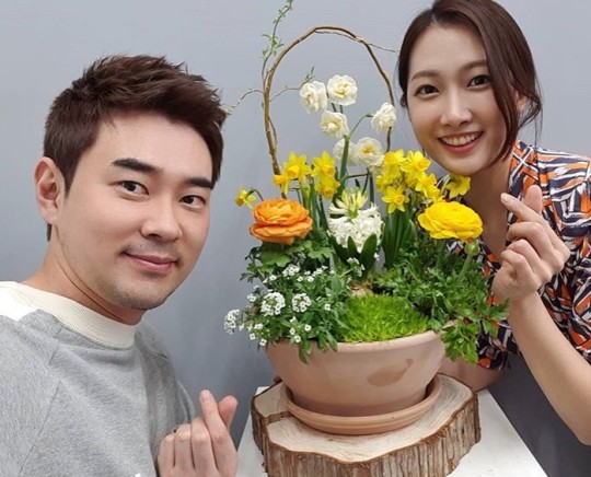 Broadcaster Cho Chung Hyon - Kim Min-jung couple will be parents. Kim Min-jung is in the fourth month of pregnancy, according to the report.It is scheduled for Child Birth next May.Kim Min-jung, Cho Chung Hyon, was greeted by a 2-year-old Child Birth after five years of marriage.The two men, who have been waiting for the second year, are very pleased to confirm the pregnancy fact and are concentrating on preaching in the blessing of their family and acquaintances.SBS FiL for a lifetime and iHQ Steel Alive are actively participating in the activities, and the news of the happy news of pregnancy attracts attention.It is said that it plans to manage health until Child Birth and to accelerate activities.Kim Min-jung said, I waited for my mother and father to be ready, but this year, the second generation is coming to me like a gift and I am happy to spend my day.Kim Min-jung and Cho Chung Hyon scored in marriage in 2016 after five years of devotion with the motive of joining KBS Announcer in 2011.He left KBS side by side in April 2019 to declare Freelancers and is currently active as a Broadcaster.After leaving KBS, SBS entertainment program Sangmyong 2 - You Are My Destiny confessed to the frank mind that became Freelancers Broadcaster and became a hot topic.
