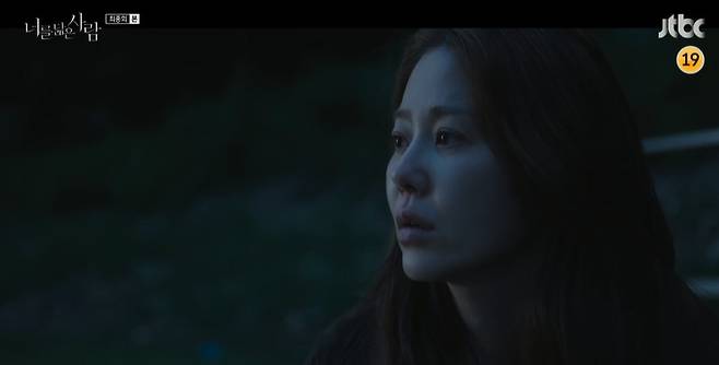 Go Hyun-jung abandoned everything and chose hell to cover up the murders committed by his daughter Golden Harvest in.In the final episode of TVNs Person Resembling You, which aired on the 2nd, a picture of Go Hyun-jung, who erased himself to protect his daughter Lisa (Golden Harvest in Boone), was drawn.Lisa swung a dagger as Woo-jae (Jae-young Kim), who was abandoned by Hee-joo and lost his temper, strangled him.Eventually, Woo-jae fell bloody, and Hee-ju left him unattended to look at Lisas condition. Im not hurt much. Thank God. Its okay.So Im sleeping a little bit. Until this time, Woojae was alive, but he died after an excessive bleeding. He struggled with shock, but he erased the traces of Woojae in the studio and dumped the body in the lake.Then, returning to everyday life, Hee-ju was surprised by the appearance of Umizaru (Shin Hyun-bin).Hes got Lisas DNA and the blood-stained weapon on her. You dont lie to me right away, Umizaru said.I thought it was her sister, but it was Lisa, so she does something that is not like her sister. Eventually, Juju knelt before Umizaru and said, Please pretend not to know. Lisas dad will never give up on me.Its not about stalking that makes evidence of self-defense. Then Im not paying for it. Is that what you want? No.And then, Ill throw it away. I wont come back. Ill be a shameless man who left home.So please, Im sorry, I wanted to apologize to you dozens of times, but I was afraid of you, and watch me fall.On the other hand, after finishing the surrounding cleanup, he met Umizaru again and promised to leave after spending the rest of the day with the children.You said I didnt know because I had no children, and I knew it. I had a chance to be a mother.I just wanted to let you know, said Hee-ju, who felt guilty and felt guilty about how shiny you were.I envied you so much.After distributing photos of his relationship with Woo Jae, he went into hiding. Nolan Hyun Sung (Choi Won-young) visited Umizaru and said, Please contact Seo Woo Jae.What the fuck did you do to our girl? Umizau said, Do you see it? Does it look like your sister was kidnapped?Chung Hee-ju and Seo Woo Jae, I left together again. Umizaru also expressed a message of misgivings, Ill do what we want now, Im sorry, please dont find me more, but responded that Hyun-sung still cant believe it.Years later, Heeju began his new life as a caretaker. Meanwhile, Umizaru grew into a famous painter.Even though he lost everything in exchange for his desire, the person who resembled you ended up drawing a picture of a spirit listening to the bell of salvation.Meanwhile, following the People Like You, a Council City starring Su-ae Kim Kang-woo will be broadcast.