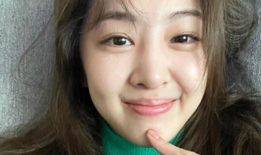 Dasom, a former group SeSTa, showed off her lovely beauty.On the afternoon of the 3rd, Dasom posted a picture on his instagram with the phrase self.Dasom in the photo was laughing brightly and taking a self-portrait. He showed his love to his fans with his lovely cheeks and eyes.Above all, the lovely visuals that coexist with innocence and cuteness have inspired peoples admiration.On the other hand, Dasom appeared in JTBC drama We Did Love last year.We, did we love you is a life romance re-release drama in which a 14-year-old live-action eagle workshop single mother is attracted to the bad, a good, a salty, a young, a scary and sexy person appears.