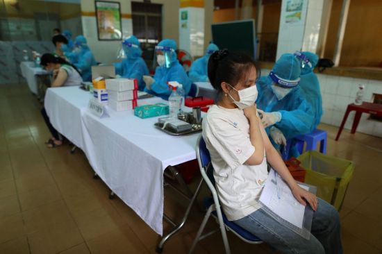 '12~17세 청소년' 대상 코로나 백신접종 개시한 베트남 [이미지출처=연합뉴스]