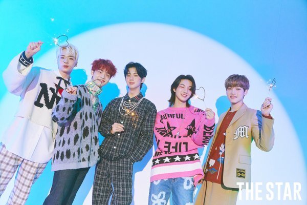 A special picture of Pre-Christmas by Hung-rich idol and MCND has been released.In this photo released through the December issue of the magazine, MCND showed off its colorful visuals under the theme of MERRY HOLIDAY.The members in the public photos looked at the camera with pleasant eyes, and the unit cut created a deadly and dreamy atmosphere.In an interview after the photo shoot, MCND said, It was so good that Christmas was coming soon and I could shoot with a bright feeling.It seems that all members have renewed their life cuts, he said.MCND, who has recently successfully completed the second solo concert, said, It seems to have finished safely and happily.It was good to see a lot of overseas fans while doing online concert. MCND, who is preparing for the first fan meeting with fans, said, I meet with my fans for the first time after debut.Im thinking about what stage the fans will like, he said.Asked about MCNDs musical color and strengths, All members are highly involved in album production.Our stage itself, which is lyric, composition, and choreography, is the color of MCND. Finally, when asked what MCND meant, Jessie J said, I think about the members and the team all day long.Its all I have, Wynn said, its like a ship in the Pacific, and each one is moving on as a component.MCNDs colorful Holiday pictorials and Tikitaka-filled interviews can be found in the December issue of The Star, and the video can be found on The Star Official YouTube.