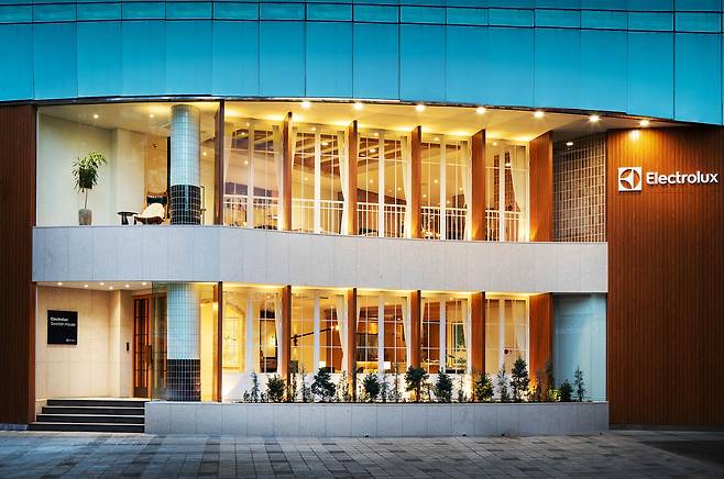 서울 청담동에 있는 일렉트로룩스 스웨디시 하우스는 일렉트로룩스가 새롭게 선보이는 냉장고, 오븐, 후드 등 대형 주방가전을 만날 수 있다. /일렉트로룩스 제공
