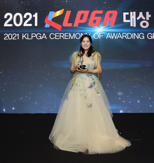 '2021 KLPGA 대상 시상식에서 참석한 박민지 프로. 사진제공=KLPGA