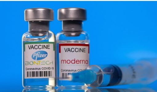 - 미국 제약사 화이자(왼쪽)와 모더나의 코로나19 백신. 로이터 연합뉴스