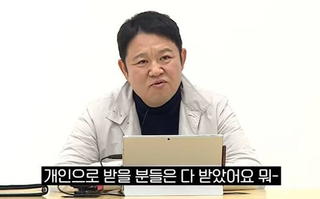 Gim Gu-ra, a fact bomber broadcaster who made a comment saying that Choices should be the right candidate for the terrestrial Entertainment Awards in 2019, predicted the winner of this years terrestrial Entertainment Awards.Gim Gu-ra evaluated the entertainments that were popular this year on his YouTube channel Guracheol on May 5, and predicted the winner of the Entertainment Awards.First, MBC predicted that Yoo Jae-Suk of What to Play will receive after A Year Ago in Winter.Youre going to get it for the second year in a row because youve contributed so much to what you do when you play, said Gim Gu-ra.In the case of SBS, soccer entertainment she beats the goal gathered topics, but it was difficult to get the target soon after the broadcast.Gim Gu-ra said Lee Sang-min, a broadcaster who is appearing on the Ugly Little Boy, is likely to receive the grand prize.SBS has received all the individuals they will receive, said Gim Gu-ra.Kim Jong-kook received the A Year Ago in Winter as a running man, Yoo Jae-Suk received the Grand Prize in 2019, and Ji Seok-jin received the Grand Prize.In the case of the Ugly Little Boy, Shin Dong-yup (2016) was also received. I wonder if Lee Sang-min is likely to be a strong candidate.We are also taking outdoor shots and leading the program in Miwoosae, and we are also playing our role in Dolsing Forman.Finally, no one mentioned KBS as orimu.Earlier, December 28, 2019.During a live interview at the SBS Entertainment Awards, Gim Gu-ra said, The heads of the three broadcasting companies should meet and alternate (the awards).There are many programs that are five or ten years old, so they are receiving awards by turning them back, he said, and the candidates (and the candidates) should not try to match the assortment, but they should be Choices properly.At the awards ceremony, there are only several candidates without contents, and the awards ceremony practice of time-spending by candidates is openly shot.At that time, the candidates for the SBS Entertainment Awards were 8 candidates including Gim Gu-ra, Yoo Jae-Suk, Baek Jong-won, Shin Dong-yup, Seo Jang-hoon, Kim Byung-man, Kim Jong-kook and Lee Seung-gi.We have to be tense with only Shin Dong-yup, Baek Jong-won, and Yoo Jae-Suk except for those who do not have a tsuzalgee, said Gim Gu-ra, who said, We should not pick eight candidates and time them on a personal basis without content.Gim Gu-ras comments inspired many viewers sympathy: netizens responded at the time, such as Cida, Im cool, Ive been too obvious.