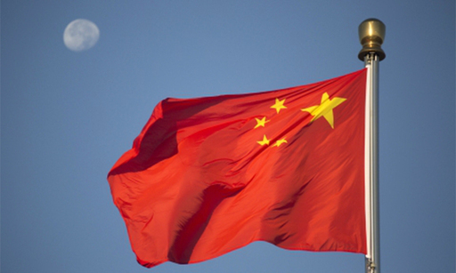 중국 베이징 톈안먼 광장의 국기 게양대에서 중국 국기인 오성홍기가 휘날리고 있다. 연합뉴스