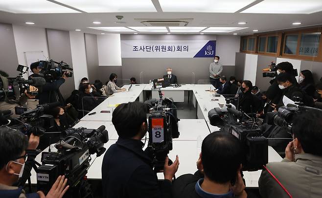 양부남 대한빙상경기연맹 조사위원장이 8일 오후 서울 송파구 대한빙상경기연맹에서 심석희의 2018 평창동계올림픽 쇼트트랙 고의 충돌 의혹 관련 2차 조사단 회의를 마친 뒤 결과를 발표하고 있다. (서울=연합뉴스)