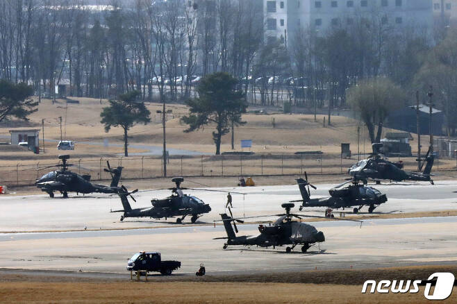 경기도 평택 소재 주한미군 기지 '캠프 험프리스'에 계류돼 있는 미군 헬기들. 2021.3.8/뉴스1 © News1 조태형 기자