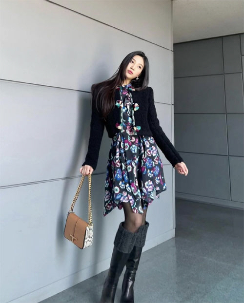 Joy posted a picture on his instagram on the 8th with an article entitled I did not know my heart is so colorful.In the photo, Joy poses in a colorful floral one piece, black jacket and boots: Joy, with all her adorableness, freshness and innocence.The beauty, which is more beautiful than the doll, makes it impossible to keep an eye on it.Meanwhile, Joy, who is openly devoted to singer Crush, will appear in the JTBC drama One Person Only scheduled to be broadcast in the second half of this year.