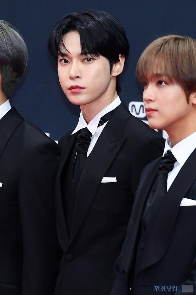 Group NCT Doyoung attends the 2021 Mnet Asian Music Awards (2021 MAMA) red carpet event held at CJ ENM Studio Center in Paju City, Gyeonggi Province on the afternoon of the 11th.MAMA has been showing the newness of breaking prejudice for a long time, such as the first global hosting of the K-POP awards ceremony, the first simultaneous hosting of the K-POP awards ceremony in three Asian regions, and the first dome performance hall of the K-POP awards ceremony.The 2021 MAMA plans to showcase the stage with the concept of MAKE SOME NOISE, which will allow people to respect each others values ​​without prejudice and experience the power of powerful music that will make the world one more.