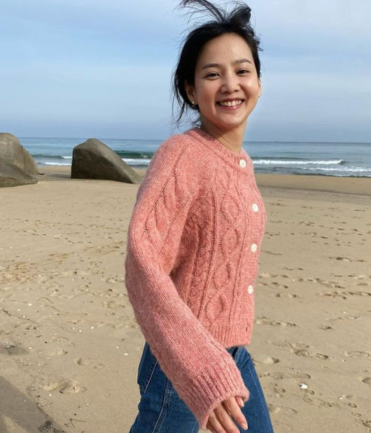 Actor Yoon Seung-ah has released a clear daily photo.On the 11th, Yoon Seung-ah attracted attention by releasing daily photos through his instagram.Its winter sea, wrote Yoon Seung-ah.In the open photo, Yoon Seung-ah caught his eye by smiling at the camera in a pink cardigan and jeans.Yoon Seung-ah boasted of her look for the rest of the year, which is hard to believe she is 39.Meanwhile, Yoon Seung-ah and Kim Moo Yeol marriage in 2015 after three years of devotion.The two men recently announced that they had built a four-story house with 133 pyeong in Yangyang, Gangwon Province.Yoon Seung-ah is communicating with fans through YouTube channel Winning and recently reported on SBS Same Bed, Different Dreams 2: You Are My Dest You are My Destiny and is attracting attention as a couples companion broadcast.