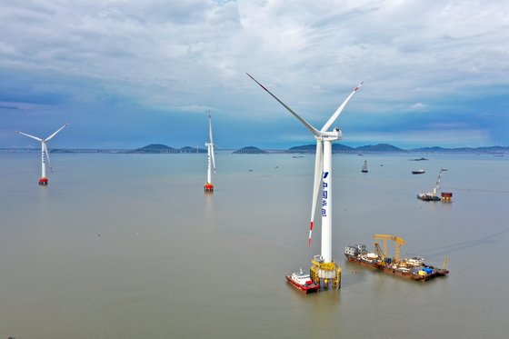 중국 남동부 푸젠성에 있는 해상 풍력 발전 단지. 신화=연합뉴스