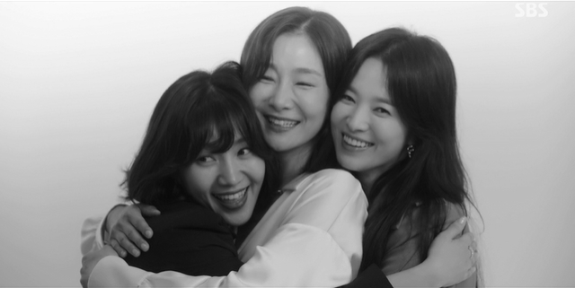 Park Hyo-joo, a deadline, took a picture of Youngjeong with the help of his friends Song Hye-kyo and Choi Hee-seo.In the 10th episode of SBSs gilt drama Now, Im Breaking Up (playplayplayed by Jane, directed by Lee Gil-bok), which was broadcast on December 11, Jeon Mi-sook (played by Park Hyo-joo) was pictured preparing from the photo of Young Jeong before chemotherapy.On this day, Jeon Mi-sook told Ha Young-eun, My body speaks every day with pain. I do not have time to hurry.So I am a little busy, he said, saying that I should prepare for the photo of Youngjeong before I lose weight due to chemotherapy.Jeon Mi-sook said, There is only a self-portrait taken by Jimin alone. Jimins father is the person who will put it on the funeral home in the photo extension of his resident registration card.I have to write that picture all three days, but I do not want to end in black history. I hope the portrait is beautiful.Later, Ha Young and Hwang Chi-sook (Choi Hee-seo) united to fulfill Jeon Mi-sooks wish.Hwang Chi-sook arranged a reservation for a make-up shop that was difficult to book, and then prepared some clothes for the spring season of 2022. Ha Young-eun left the photo shoot to Yoon Jae-guk (Jang Ki-yong).Jeon Mi-sook took pictures of Young-jung in a beautiful and dignified manner, taking advantage of her career as a marriage model, and left photos of Ha Young-eun and Hwang Chi-sook and friendship.The three people laughed in the photo, forgetting that Jeon Mi-sook was the deadline.