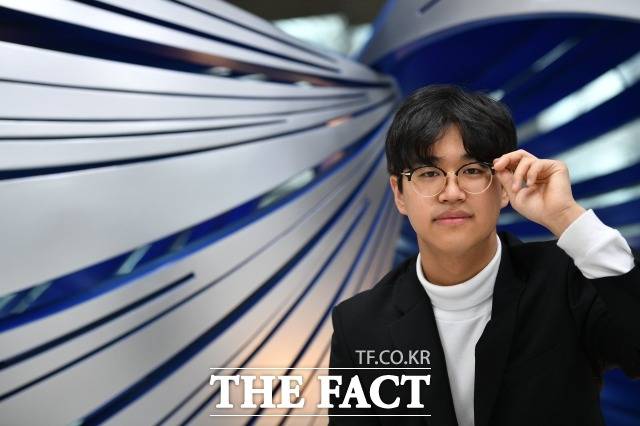 국회 기자회견장에 나와 이준석 국민의힘 대표를 작심 비판했던 더불어민주당 고3 당원 이정인(18) 군은 <더팩트>와의 9일 인터뷰에서 "이준석 국민의힘 대표가 자기 모순에 빠졌다"고 비판했다. /국회=남윤호 기자