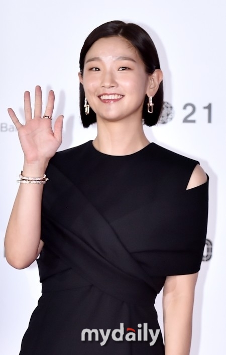 Actor Park So-dam was diagnosed with Thyroid papillary carcinoma during a regular health checkup and has undergone surgery according to medical staffs findings, the agency The ArtistFord Motor Company announced on the afternoon of the 13th.Park So-dam Actor is also very sorry that he can not be with fans who have waited and Cheering as long as he is about to release the special song that he has been waiting for for a long time, said Park So-dam Actor. Park So-dam Actor is not working on the publicity activities of the special song, but he is Cheering the release of the special song.I am once again grateful to the actors and crew of the Special who are overcoming the difficult situation with everyone who is trying to cheer up Special and Park So-dam Actor. Park So-dam Actor will concentrate on recovery so that he can greet you in a healthy manner in the future. I will do my best to do it. Park So-dam Actor was diagnosed with Thyroid papillary carcinoma during a regular health checkup and has undergone surgery according to medical findings.Park So-dam Actor is also very sorry that he can not be with fans who have waited and cheered as he is about to release the long-awaited special songPark So-dam Actor is not working on the publicity of Special, but he is Cheering the release of Special.Thank you again to the actors and crew of the Express, who are overcoming the difficult situation with everyone who is Cheering the Express and Park So-dam Actor.Park So-dam Actor will focus on recovery so that he can greet you in a healthy way in the future, and his agency The ArtistFord Motor Company will also do its best to restore Actors health.Thank you.