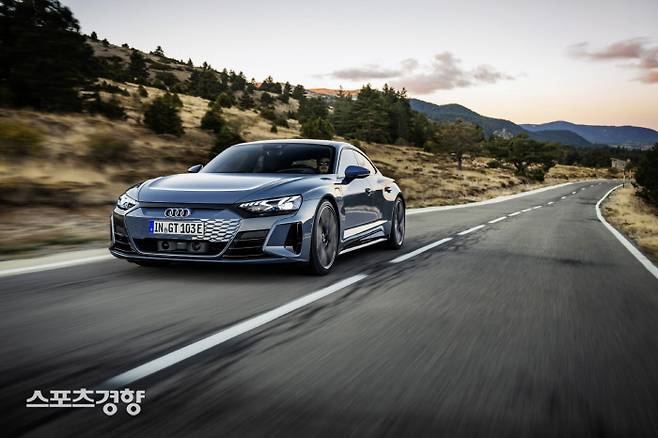아우디 e-트론 GT