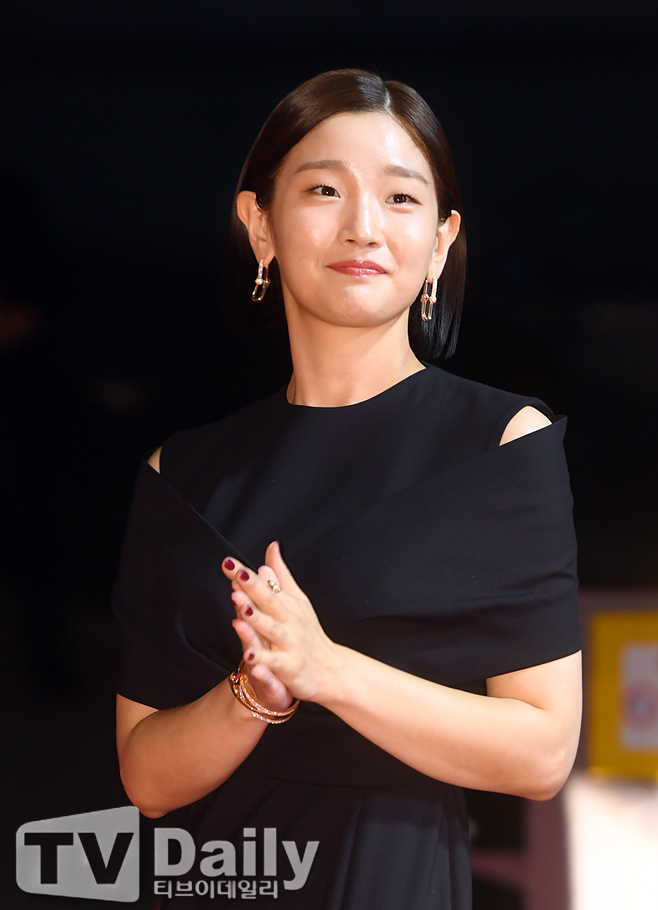 Actor Park So-dam was diagnosed with thyroid papillary cancer and was not scheduled to be released next year.Park So-dam Actor has been diagnosed with thyroid papillary cancer during a regular health checkup and has undergone surgery according to medical staffs findings, said the agency, The ArtistFord Motor Company.Park So-dam Actor is also very sorry that he can not be with fans who have waited and cheered as long as he is about to open the special song that he has been waiting for a long time. Park So-dam Actor is not working on the publicity activities of special song, but he is supporting the release of special song.Finally, the agency said, Park So-dam Actor will concentrate on recovery so that he can greet you in a healthy way in the future, and the agency The ArtistFord Motor Company will also do its best to restore the health of Actor.Park So-dam was absent from the publicity schedule of the movie Special Song, which starred in health recovery.Special is a Greene Crime entertainment action film that takes place when Adam Driver Eunha, a 100% success rate specialist, is caught up in an unexpected delivery accident, and Park So-dam has Acted Adam Driver Eunha, a 100% success rate specialization.This work was expected to be the first action in the history of Park So-dams filmography, which received worldwide attention as a movie parasite.It was originally planned to open on January 5, 2022, and it was promoted.Since then, Special Express has canceled the production report meeting, which was scheduled for 11 am on September 9, for safety due to the spread of Corona 19 infection.The release date was confirmed on January 12, and it was Acted for one week from the original schedule.The public is saddened by the news of the illness that was reported in the situation where expectations for specials, which is Park So-dams one-top action, are high as parasite.In addition, the support of the netizens for Park So-dam is continuing.