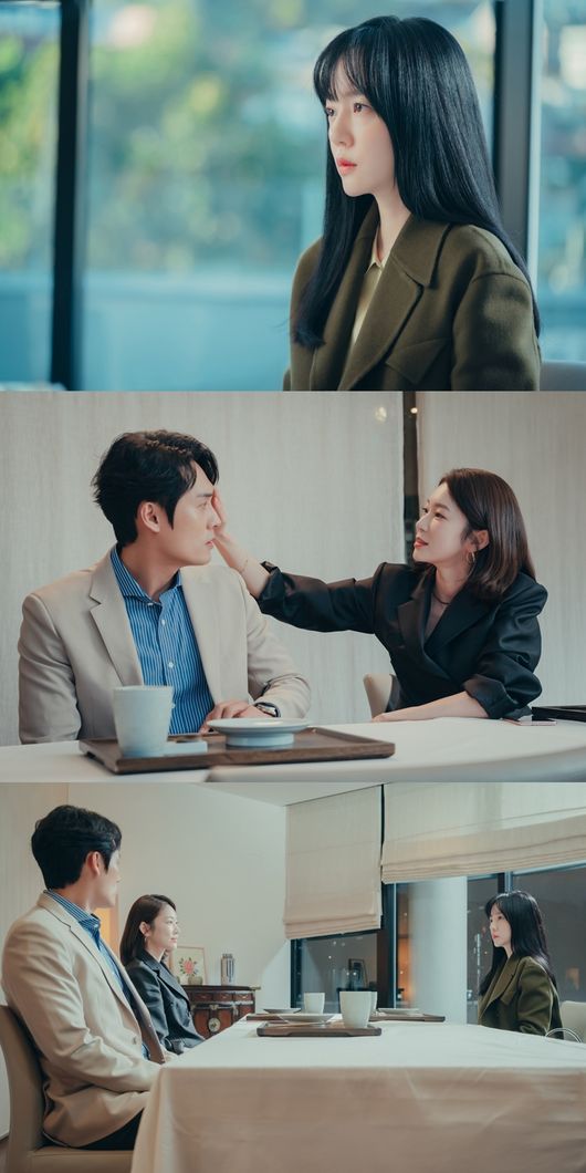 In Melancholia, actor Im Soo-jung faces Max Hun, Oh Hye Won, who is entangled with strange contacts.The scene where he was present with his ex-boyfriend Ryu Sung-jae and his classmate No Yeo (Oh Hye-won) will be unveiled on the TVN tree drama Melancholia (played by Kim Ji-woon and directed by Kim Sang-hyup) which will be broadcast on the 16th.The expression of Ji Yoon-soo, who sits coldly in front of the two people who are sitting in front of him, makes the surroundings freeze.Ji Yoon-soo has clearly expressed his line to his former boyfriend Ryu Sung-jae, who was the Slap in four years, and informed the end of the relationship.However, Ji Yoon-soo returns to Hangok-dong and re-connects with the characters of Aseonggo, and the encounter with Ryu Sung-jae is becoming frequent.Then, the attitude of No Yoo, who arranges Ryu Sung-jaes head affectionately, stands out.This may be a natural behavior between lovers, but in the state in front of Ji Yoon-soo, the intention is clearly read.In particular, No Yeon Woo was still conscious of Ryu Sung-jae, who cares about him, so he asked if he still loved Ji Yoon-soo.With this base Feeling, the tension is read in the eyes of No Yeon Woo, who is spreading his affection, and Ji Yoon-soo, who looks at it coolly.Above all, they have a common enemy, Roh Jung-ah (Jin-kyung), who is the target of revenge for Ji Yun-soo and a competitor who should go up to No Woo.However, antagonism due to Ryu Sung-jae is also predicted.Unlike Ji Yoon-soo, who has long been acquainted with his old lover, he feels that the examination of No Woo is twisted by Ryu Sung-jaes behavior, which continues to be a fuss.The meeting of the three people is adding more significance. In addition, the young Woo was shocked by the fact that he was monitoring the every move of Ji Yoon-soo.Ji Yoon-soo, who is in such a tangled interest, foresaw the more exciting development in the future whether he can cooperate with No.Expectations are drawn to the purpose of Im Soo-jungs meeting with Max hun and Oh Hye-won; it airs today (16th) at 10:30 p.m.TVN. Provision.