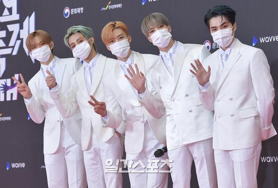 Group NCT U attended the 2021 KBS KPop Festival red carpet event held privately at KBS in Yeouido-dong, Yeongdeungpo-gu, Seoul on the afternoon of the 17th.