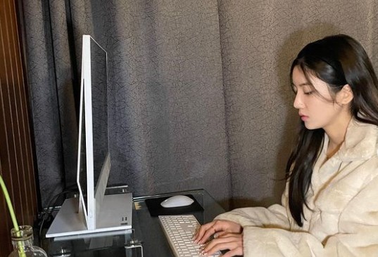 Kwon Eun-bi from group IZ*ONE boasted a pure visual.On the afternoon of the 17th, Kwon posted several photos on his instagram without any phrase.In the photo, Kwon Eun-bi is pounding the keyboard keyboard. Her work is getting beautiful.Above all, a small face, a big eye, and a clear eye attracted peoples attention.Meanwhile, Kwon Eun-bi has been engaged in various activities since Solo debut.Online live broadcast Concert Eun-Bi Land, which will be held at 7 pm on the 18th, will meet fans.