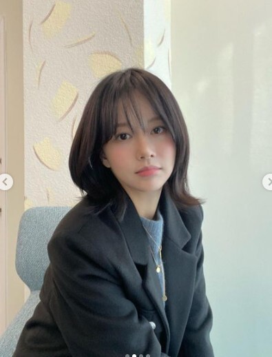 Actor Han Bo-reum has attracted attention by revealing the recent appearance of Barbie doll visuals.Han Bo-reum posted several photos on his 17th day with his article Cold through his instagram.Han Bo-reum in the photo is a black jacket with short bottoms and shows perfect microfiber legs.Han Bo-reum, staring at the camera, catches the eye with a doll visual that causes admiration.Fans responded, You are pretty, Be careful with the cold, and You are beautiful no matter what you wear.On the other hand, Han Bo-reum met with fans in the KBS2 weekend drama Oh! Samgwang Villa!