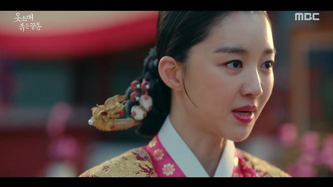 Jang Hee-jin furious at Seo Hyo-rimIn MBCs gilt drama Red End of Clothes Retail, which aired on the afternoon of the 17th, Lee Joon-ho received Furious by Lee Deok-hwa.On this day, Yeongjo saw the prize and the crab, and said, Who put this food on the fruit?He put pressure on everyone with a heated iron, and he swung to Lee Hye-bin Hong (Kang Mal-geum).Isan, who watched Yeongjo with anxious eyes, blocked the hot iron that flew to Lee Hye-bin with his hand and said, It is not a mother. I will be punished.Seeing his injured sons hand, Lee Hye-bin, shivering, complained, Its not a mother; I didnt prepare that food.After staring at Hwawan Ongju (Seo Hyo-rim) and Deliberative (Goha), Isan asked Jungjeon (Jang Hee-jin) to take care of her mother, please beg her sincerely.And stay out in the saga for the time being, he told Lee Hye-bin.The heavy war that accepted the request of the separated was all bitten by leaving only the Hwawan Ongju. Goodbye My Princess asked Lee Hye-bin to Mama.I do not know that Mama and Goodbye My Princess have become stronger. However, the middle war said, How close would you be if you were close to me? But today I owe you to Seson, so I can not help but listen.Ongju and Deliberate owed Seson, who would have been a big deal like this today if it were not for Seson. You are so stupid. You are a favorite daughter. Think about it. What did you do to your child when your authority really fell?I do not know who you are in the midst of and plotting this plot, but dare you to get me involved? At that time, the Manufacturing Palace (Park Ji-young) asked Sung Duk-im (Lee Se-young), who came across me, I have been saving you for a long time. I always thought I needed you.But I do not need you anymore. On the other hand, Deok-im heard the change of the mountain and ran right away, but he could not enter the palace because he was a lady who did not receive a license.At the end of the day, he gave Hong Duk-ro (Kang Hoon-hoon) a medicine that was good for burns, but he showed a lukewarm attitude.Deokro said, Go to the Festival and commit plaster crime even if it is a bad year and a setup. However, Isan said, I did not receive the name of the agency clean.I will be here for me, he said. I will wait for the decision of the King here. Isan asked him if he had seen virtue, but he lied, saying, I have not seen it. In addition, he did not deliver the medicine that virtue gave.Isan tried to tell the side that he should not worry too much, but he soon reduced his words. When the virtue waiting outside asked the condition of the hand of the separated person, he said, Please ask the lower person.