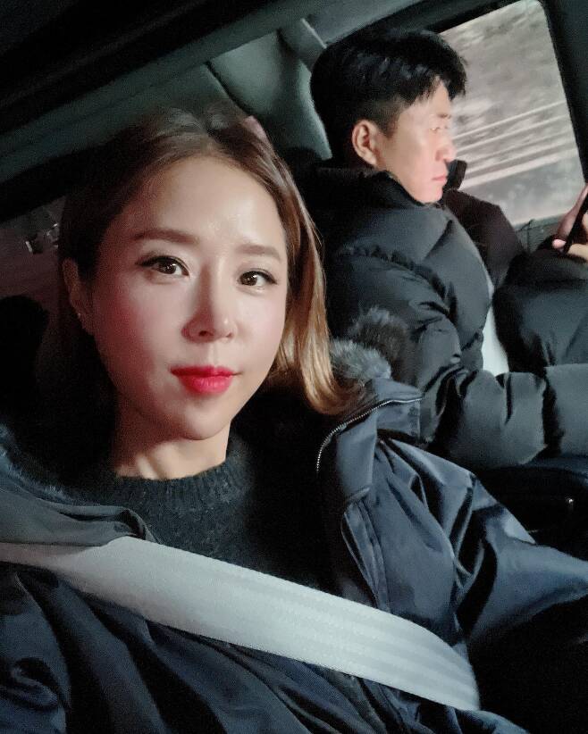 Shin Ji posted a picture on his 18th day with his article Koyote # Kim Jong-min # Shin Ji on his instagram with Snow safely and # I am not # serious during my work.In the photo, Shin Ji is sitting side by side with Kim Jong-min, and the two of them are wearing seat belts and taking selfies on their way home from work.A friendly two-shot caught the attention of the viewers.On the other hand, Shin Ji released a new song Tearing through various music sites at 6 pm on the 9th day.Photo: Shin Ji Instagram