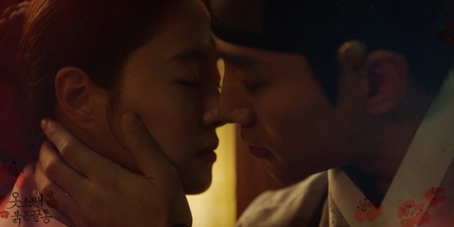 Lee Joon-ho, who was crowned king, offered Lee Se-young a concubine proposal to be a family, and in the trailer, two kissing gods appeared and excited.In the 12th MBC gilt drama The Red Sleeve (playplayplay by Jeong Hae-ri / directed by Jung Ji-in and Song Yeon-hwa), which was broadcast on December 18, Lee Joon-ho (played by Lee Joon-ho) rose to Wang Yu over political adversity.On this day, Sung Duk-im (Lee Se-young) contributed greatly to the separation of the mountain.Seong Duk-im recalled the memory of Golden Governor (a document that tells the future) to Yeongjo in the situation where Yeongjo (Lee Duk-hwa) is not fully mentally ill due to the symptoms of illness (dementia) and Lee San is framed as a stationary party, and with Jung Jeon Kim (Jang Hee-jin) in his book.Yeongjo found the governor of the gold lamp, which was written in a handwritten letter with the apostle taxpayer on the day when the breath of the apostle taxpayer (Do Sang-woo) was cut off in the coming year, and decided to take the position.Yeongjo called Hwawan Ongju (Seo Hyo-rim) as a side war and sent the seal directly to the mountain with the hands of Hwawan Ongju.Here, Ankuksa, who was dispatched by Yeongjo to dig up the incident, also returned.Youngjo, who learned that the reverse of Gwanghan Palace for the separated mountain was true, nevertheless gave him the opportunity to leave the palace forgiving the manufacturing palace Cho (Park Ji-young).But the manufacturing palace Cho eventually chose to volunteer: Manufacturing palace Cho had a very bitter end, like any Maybe she.Yeongjo closed his eyes in the arms of Isan. Yeongjo left two wills to Isan after bite everyone.The words left as kings were to know and endure the fate of taking someones life, and to leave as a grandfather was to forgive what he had done wrong.Yeongjo ascended, leaving the last words, Sanah, now you are Wang Yu of Joseon.After Iacid silver, he was safely crowned king. Iacid silver was busy taking care of the day, and I did not care more about the virtue than before.Still, with the still-spirited year for the Acid silver castle, Sungdeok only treated it as a special among Maybe she.I also proposed to Sung Duk-im, who was in his own market.I think the three years of King Seon have been over and the things to be done after the ascendance are over, and you probably guess what I will say.I want you by my side, not as a Maybe she, but as a woman. So Im asking you to be my concubine.Sung Duk-im accepted it as yes and accepted it.