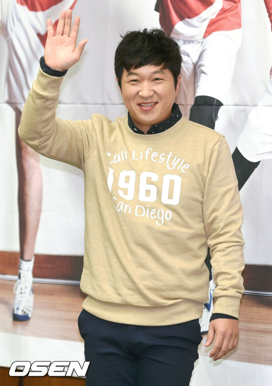 What happened on December 19, N years ago?Badminton player Lee Yong-dae reported the news of the breakup in two years with his ex-wife Byun Su-mi, and broadcaster Jeong Hyeong-don returned to the air in about a month after getting off with anxiety disorder.Yoo Seung-jun, who was deported from Korea for avoiding military service, was criticized for his absurdity while expressing Furious in the initiative of the Yoo Seung-jun Prevention Act.Lets retrace the past today (December 19) with the time machine.On December 19, 2018, Lee Yong-daes agency, Yonex Korea, said, Lee Yong-dae and Byun Su-mi applied for divorce adjustment due to personality differences.This led the two to walk their own path in two years of marriage.Olympic gold medalist and Koreas best badminton star Lee Yong-dae celebrated the marriage ceremony in February 2017 after a long six-year devotion to Actor Byun Su-mi.The two people who embraced their first daughter in April of the same year have been revealing the harmonious family through SNS and broadcasting.But less than two years after the couples kite, they surprised everyone by announcing the news of the divorce.In particular, Byun Su-mi was shocked by the fact that he had been living apart from Lee Yong-dae for one year before applying for divorce adjustment through an interview with a media.Lee Yong-dae said, Please refrain from meddling in this regard, because Byun Su-mi has uploaded photos and articles showing a family that is busy during the separation period.After leaving for Manila, Philippines with her daughter, Varumi was accused of prosecution in July 2020 for allegedly arranging prostitution from BJ Hanmi.At the time, he said in a media interview, I never forced Hanmi to prostitution, but I gave 800,000 won when I said I would go back to Korea.Jeong Hyeong-don, who had a second suspension of activity due to anxiety disorder, returned on December 19, 2020, about a month after the suspension.On this day, FNC Entertainment said, Jeong Hyeong-don, who brought a rest due to anxiety disorder, has been steadily receiving hospital treatment and has spent a lot of time with his family and devoted himself to treatment.The support you sent me around was a great strength, and fortunately, the road health that can start broadcasting again has improved a lot. Jeong Hyeong-don, who overcame anxiety disorder, opened the door to return through JTBC The agency said, Jeong Hyeong-don is a program that was together from the beginning, and because there was a consideration of the production team and the cast who waited for the vacancy of Jin Young-don, I was together for the last recording.Despite manys concerns, it was because of the firm will of Jin Young-don that decided to return in a short period of time.According to his agency, Jeong Hyeong-don had a strong affection for the program and willingness to broadcast, and he was constantly treated and made a hard decision to think that giving a healthy and bright smile through broadcasting was the way to repay the love he had received.In addition, I participated in the recording of KBS2 Problem Son of Rooftop Room which I had been with since the pilot program.We will do our best to make sure that Mr. Jeong Hyeong-don is as healthy as possible, said the agency. Mr. Jeong Hyeong-don will also do his best to keep his promises with the production team, cast members and viewers.I would like to ask for your warm eyes so that Mr. Jeong Hyeong-don can repay the audience with a bigger smile without forgetting the love he received from the viewers. On December 19, 2020, Yoo Seung-jun (United States of America name Steve Seung-jun Yu) wrote on his YouTube channel, The Five Law Proposal for the Prevention of the Yoo Seung-jun Source?Rep. Kim Byung-joo Are you kidding me? I will start now. Yoo Seung-jun, who made his singer debut as a scissors in 1997, was exempted from military service in January 2002 when he abandoned his Korean nationality and acquired United States of America citizenship.This resulted in the Justice Department restricting the entry of Yoo Seung-jun, and Yoo Seung-jun filed a lawsuit in September 2015 when he filed for a visa for overseas Koreans to the LA Consulate General.He lost in the first and second trials, but won in the third, and later won the cancellation, but was denied visa issuance again.Yoo Seung-jun, standing in front of the camera in a state of uplift, mentioned the package bill (National Immigration Act, Overseas Koreans Act, Local Public Officials Act) to prevent military service avoidance through nationality change initiated by Rep. Kim Byung-joo.What political prisoner am I, a public enemy, a murderer, a child sex offender, what is so frightening that a country is trying to stop it?How do you turn all the Furious to one entertainer and turn your attention? In particular, Yoo Seung-jun criticized politicians in this process, saying, Hyojin stimulates ethnicity, encourages anti-American sentiment from the incident, and incites many people by using heartbreaking disasters such as the Seowall incident.I made a revolution with candlelight vigils. Is that a revolution? I did not bleed. It was a coup. But this remark only raised public animosity.Hyojin is not a case of Mijin, but Hyosun is an incident.Many people have been criticized for their behavior as a tool to express their Furious by drawing out heartbreaking events without knowing the names of the victims.The composer Kim Hyung-seok said, I thought it was a bit sad because I was singing my song and making a brother. I was wrong now.DB, Instagram, YouTube