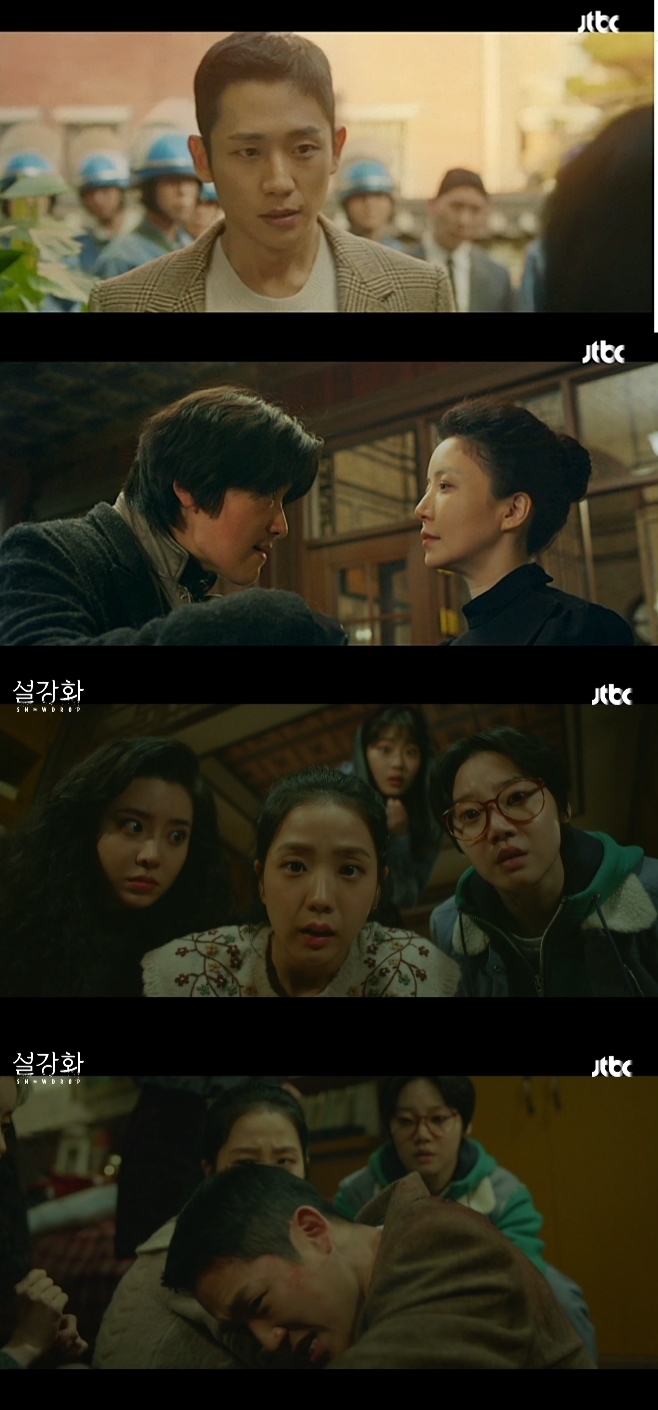 There are a series of complaints about the request to stop the airing, and companies are withdrawing their sponsorship.It is Snowdrop which is already walking the same way as Chosun Gummasa except for early ending.The voice of criticism toward JTBCs new Saturday Drama snowdrop fortified snowdrop (playwright Yoo Hyun-mi and director Cho Hyun-tak, hereinafter Snowdrop) is getting stronger as the time goes by.The history distribution of Snowdrop was unveiled in March.The male protagonist involved in the movement found that Synopsys, which contained the setting of The Spies, was leaked.The netizens posted a petition demanding that Snowdrop is also trying to stop production following Chosun Gummasa, but JTBC said, Some of the unfinished Synopsys are leaked online.Snowdrop is not a Drama that disparages the democratization movement and glorifies The Spies. At the production presentation, director Cho Hyun-tak said, I made a work with a sense of responsibility and a mission. Please judge the broadcast directly.But the reaction after the first episode was released was even more devastating: the story unfolded as Synopsys leaked, unlike the explanation.In the introduction of the characters on the official website of Snowdrop, Lim Soo-ho, played by Jeong Hae-in, is still introduced as real name Lim Tae-san, Nampa operative.There was a lot of controversy in terms of directing. Dont be nervous in the wind.The inner part team leader who criticizes the dictatorship with songs such as I will meet you alive under the bars and criticizes those who were unfairly sacrificed during the democratization movement, uses Giraffe Ahn Chihwans Solah Sola Blue Sola in the god that The Spies Lim Soo-ho (Jeong Hae-in) is chased by the inner part, or can not be heard in the point of the vice-principal Pi Seung-hee (Yoon Se-a) This is because it contains the appearance of Lee Kang-moo (Jang Seung-jo).Even in the second episode, the students of the athletics actively helped The Spies, with the most worrying scenes of viewers.History Distortion has become more of a doubt, not doubt; the viewers concerns of The Spies and The inner part beautification are also undoubtedly included in the Drama.Moreover, as VOD is being exclusively released as Disney +, an online video platform (OTT), there is a growing concern that history will not be introduced incorrectly around the world.The netizens posted a petition asking for the suspension of Snowdrop through the Cheong Wa Dae National Petition website.As of the morning of the 20th, the number of netizens who signed the petition to stop broadcasting Snowdrop is about 250,000.This is faster than the Chosun Gummasa, which has been in trouble due to the controversy over history distribution.Already in March, a furniture company said, We have been late to see the issue and asked to delete the sponsorship.We are not able to withdraw 100% of the pre-production Drama, but we will have minimal exposure. On the 19th, an organic food company announced that it was really sorry that we sponsored the product for the production of Drama, which may be a historical distribution without sufficient consideration of the contents of the Drama.There are a series of similar things to the Chosun Gummasa, until petitions are posted and companies cancel support.With criticism from viewers mounting, JTBC is drawing public attention on what choice to make.