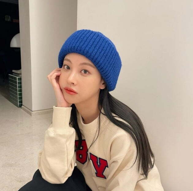 Actor Oh Yeon-seo has recently reported on his situation.On May 21, Oh Yeon-seo posted a picture on his instagram with an article entitled Father takes a picture.It contains a picture of Oh Yeon-seo, who is making a sad expression with his chin in one hand in the public photo.On the other hand, Oh Yeon-seo confirmed the appearance of KBS 2TV new drama Min-nam Party.Photo: Oh Yeon-seo SNS