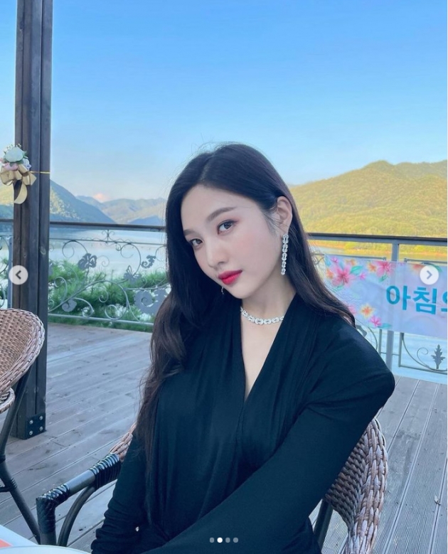 Group Red Velvet Joy told the daily routine.Joy posted several photos on his instagram on the 21st, with an article entitled 11 oclock! Now Only One Person 2 times shooter!It contains Joy, who is sending a deadly eye while completing a colorful styling in the public photo.Meanwhile, Joy is appearing on JTBCs monthly drama Only One Person.Photo: Red Velvet Joy SNS