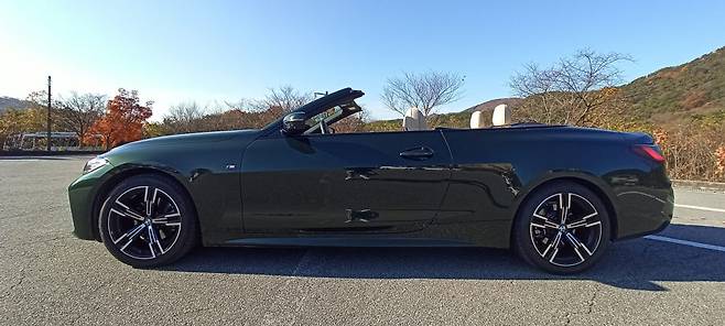 뉴 420i 컨버터블 M 스포츠 패키지 측면