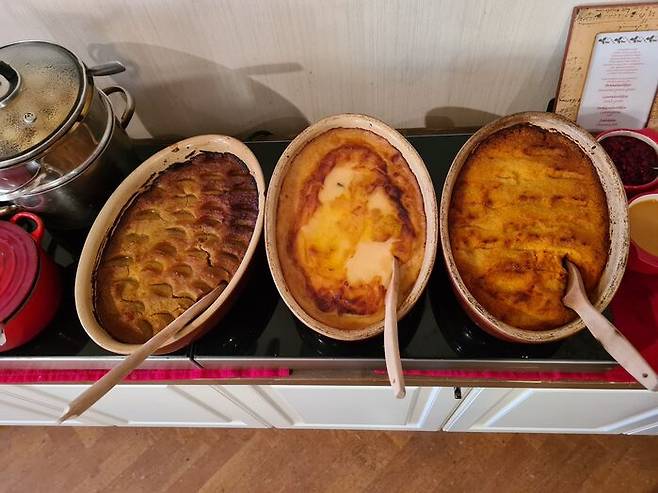 (왼쪽부터) 뿌리채소인 무, 감자, 당근으로 만든 '캐서롤'.