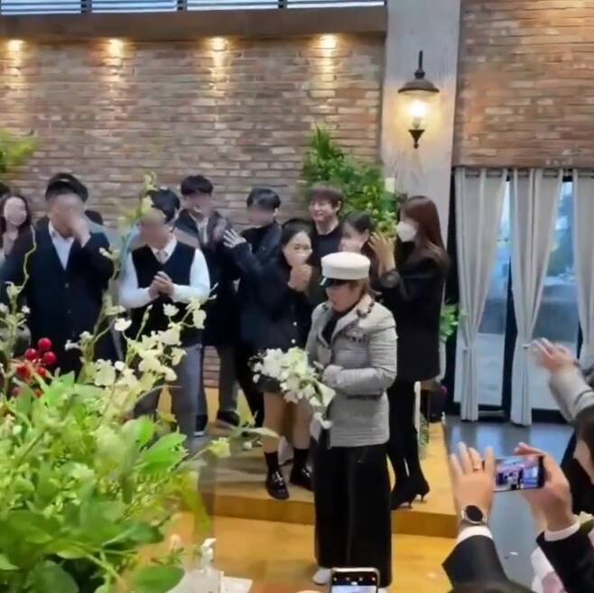 Lee Si-eon, Surprise Wedding ceremony Some netizens who watched the video sent a Night of Concern, pointing out the issue of wearing Mask.Park Na-rae wrote on his instagram on December 25, My first bouquet in my life. If I can not go in six months...Do you originally get a bouquet?I am really heady after receiving a bouquet. In the public footage, Park Na-rae, who receives a bouquet among guests, was featured.In the cheers of the guests, Park Na-rae received a bouquet, but the bouquet fell over his head and a shout broke out among the guests.Han Hye-jin quickly displayed a hat-covering sense for Park Na-rae, who responded with delight by mimicking a turbulent pose.The netizens who watched the post responded to the news of Park Na-rae marriage by responding such as I can hear marriage news because you are hit by the orthodox, Look well in the nearest place, Natural gag woman, Is it coming your sisters turn and Is it so funny to get a bouquet?On the other hand, some netizens pointed out that most of the guests did not wear Mask in the process of receiving the bouquet at this time when the anti-virus rules were strengthened.As if conscious of criticism, Park Na-rae later explained, I took off Mask only when I took a picture.Guests are also writing Mask on the other Wedding ceremony scene scenes, which Park Na-rae and Han Hye-jin have released via Instagram.However, the netizens said, When I took a picture of Wedding ceremony, I did not take Mask off.I said I should not take off,  I like Narae so much, but there are too many people who did not write Mask,  Wedding ceremony is not supposed to take off Mask except for the bride and groom s wedding,  Is not Mask a violation of the anti -